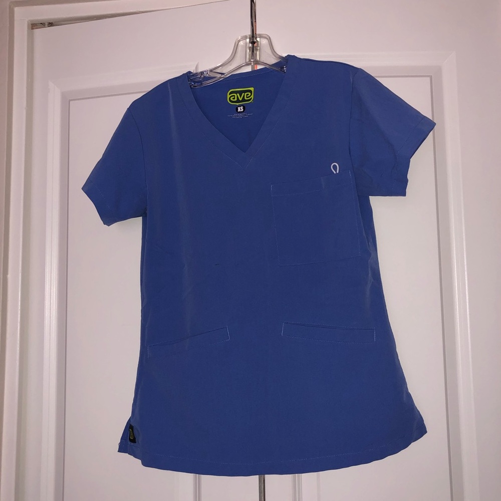 Three pocket scrub top
